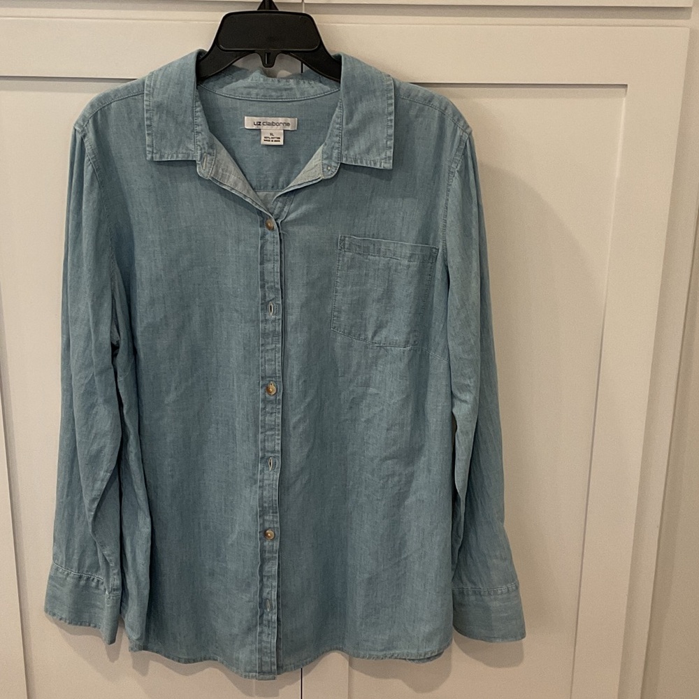 Liz Claiborne Women’s Light Blue Casual Shirt